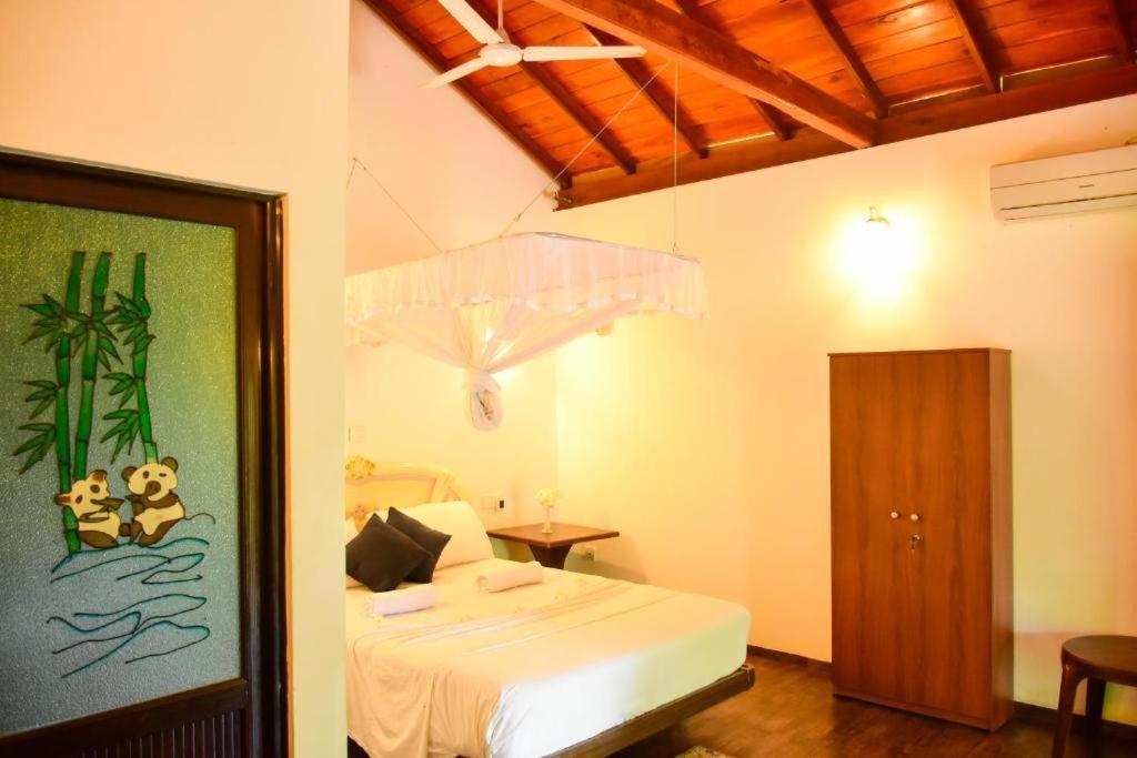 Turtles View Resort Tangalle Extérieur photo